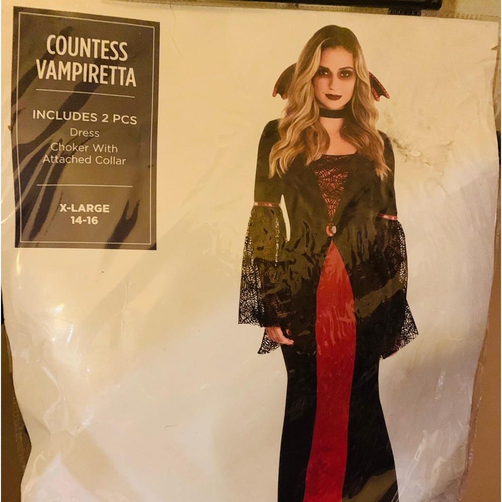 Countess Vampire costume, includes 2 pcs. Size 14-16